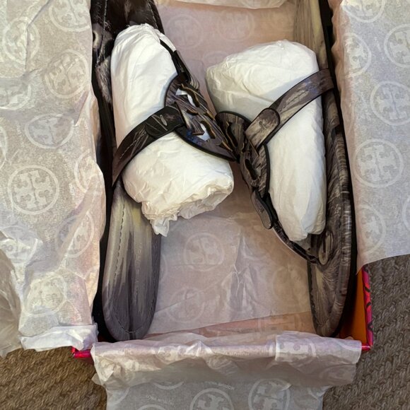 Tory Burch Miller Printed Patent Sandal Cat Portrait Grey Gray - Picture 13 of 15